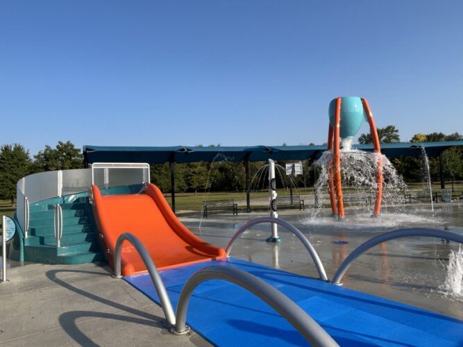 Municipal splash facility
